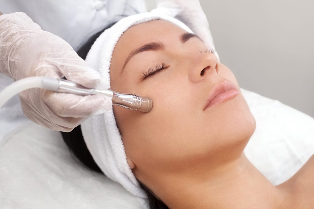 Daimond Glow Facial Procedure